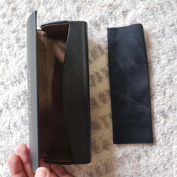 Burberry  Case - Picture 2 of 3